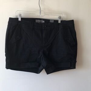 Torrid 3.5” Military Stretch Twill Mid-rise Short Size 18 NWT Deep black
